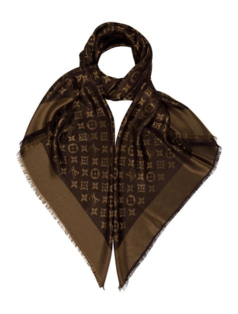 LV shawl 